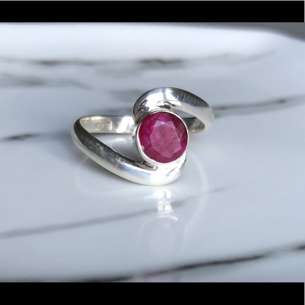 Ring Ruby and Sterling Silver
